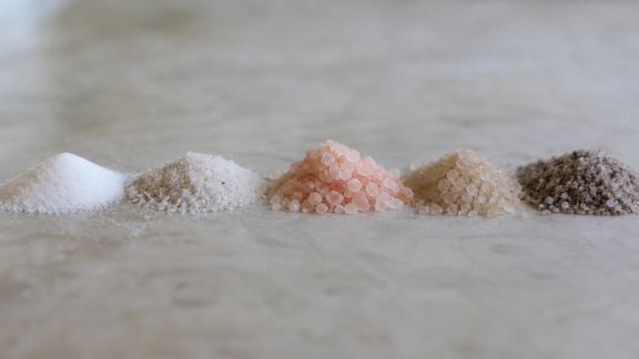 Comparatif : différents types de sel marin et leurs impacts sur le bac