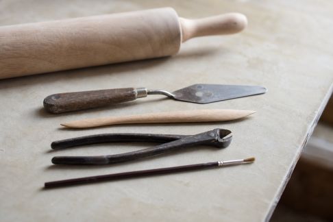 Sélection des outils indispensables pour un modelage précis du sol et des volumes